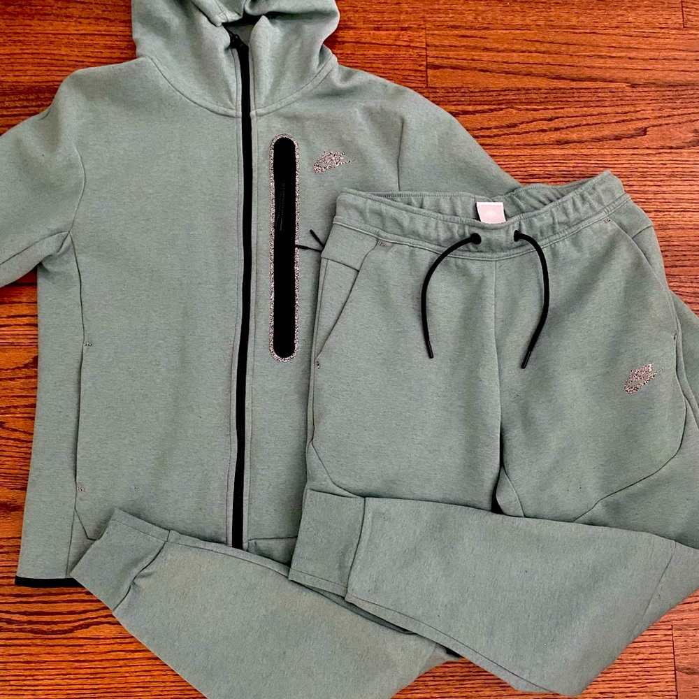 Full Nike tech Suit